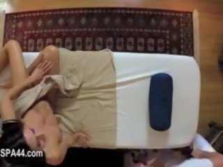 Napaka tricky masahe silid ng malibog masseur