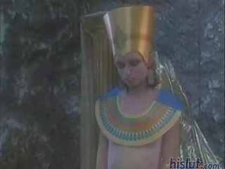 Belladonna vesh një egjiptiane headdress