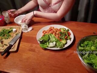 Foodporn ep.1 noodles و nudes- الصينية شاب سيدة cooks في الملابس الداخلية و تمتص بي بي سي إلى dessert 4k 烹饪表演 x يتم التصويت عليها فيلم الأفلام