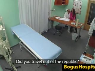 Amatore spital diva cockriding të saj mjekësore person